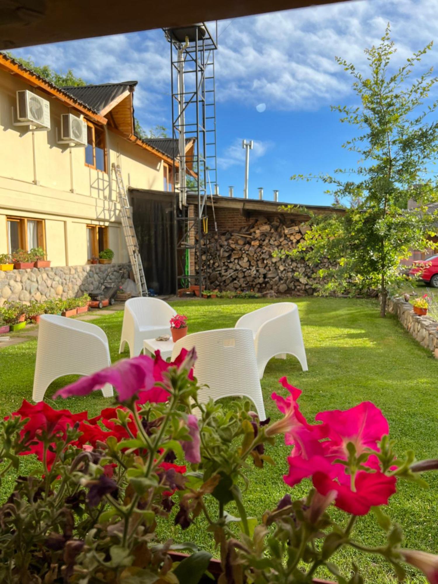 Hotel Y Cabanas Casa De Piedra Trevelín Exterior foto