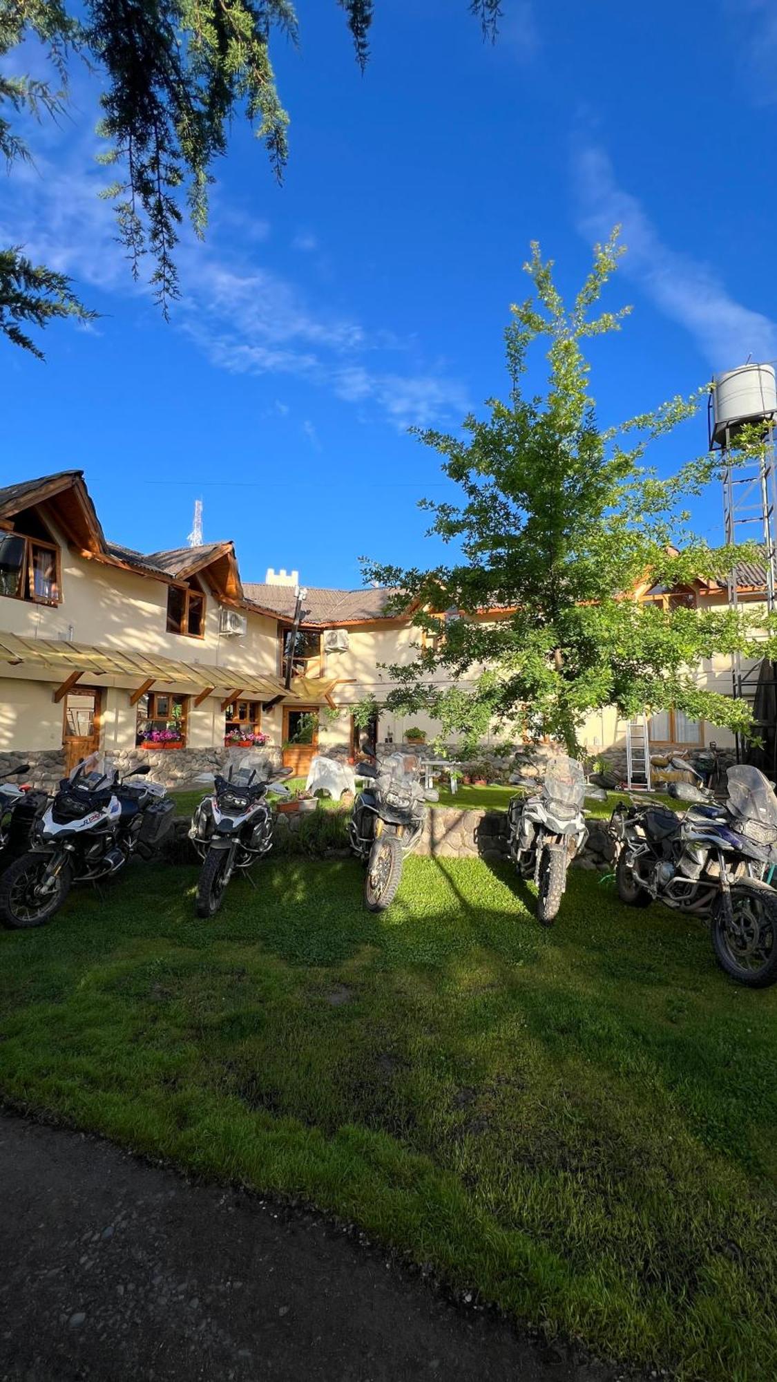 Hotel Y Cabanas Casa De Piedra Trevelín Exterior foto
